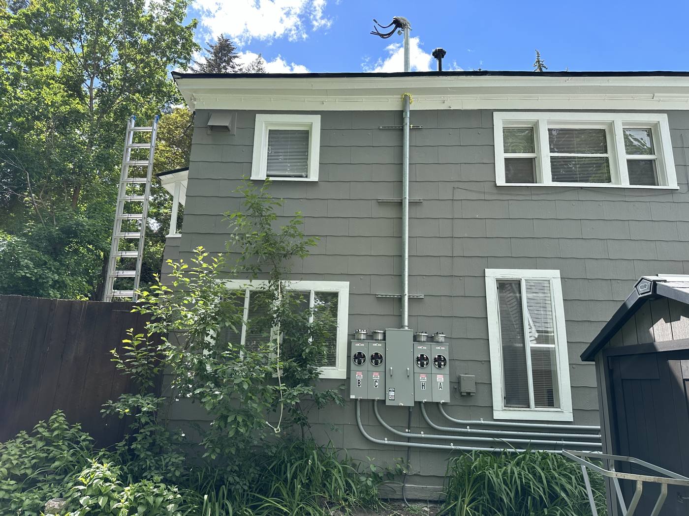Multi-unit four-meter service with a service mast on an older house