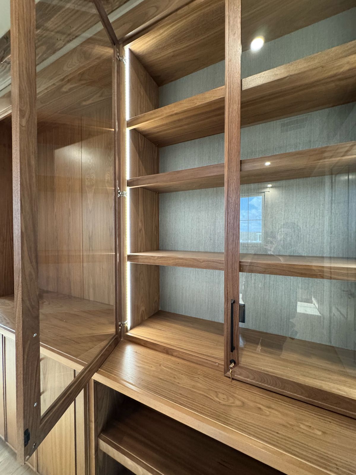 Integrated Cabinet LED